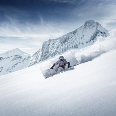 Skiing on the glacier in Zell am See-Kaprun | © Kitzsteinhorn